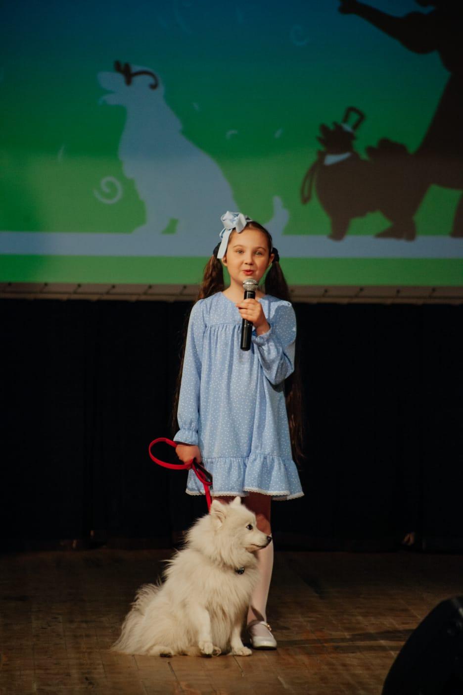 Фото Актёры театров Новосибирска сыграли в спектакле с собаками-терапевтами 4